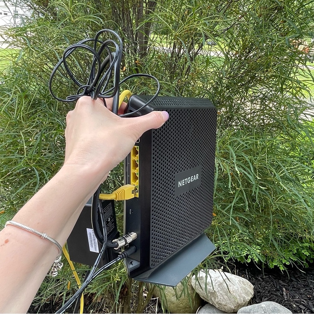 AC1900 WiFi Cable Modem Router (C7000v2) - Picture 3 of 3